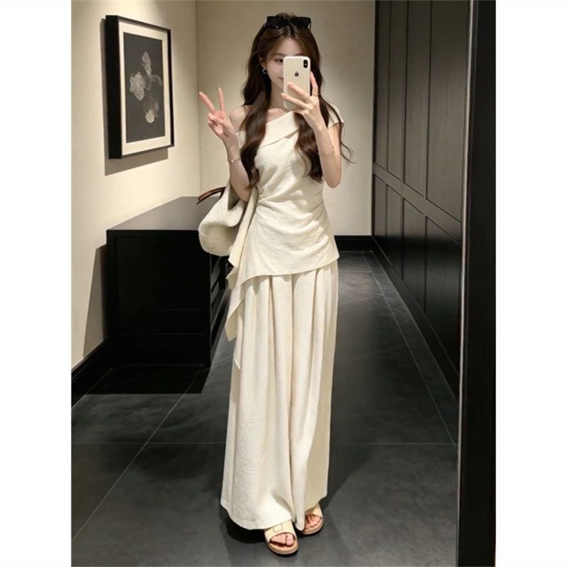 Summer Clothing Design - Letni Zestaw Modny Damski: Koszulka z