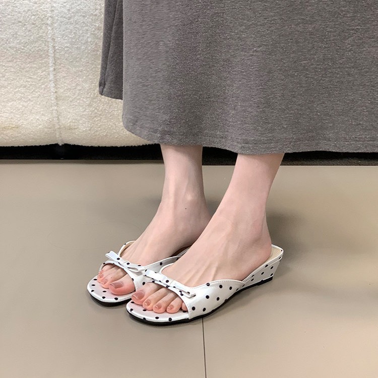 Klapki damskie na koturnie w k – Summer Light Clothing recenzja i cena