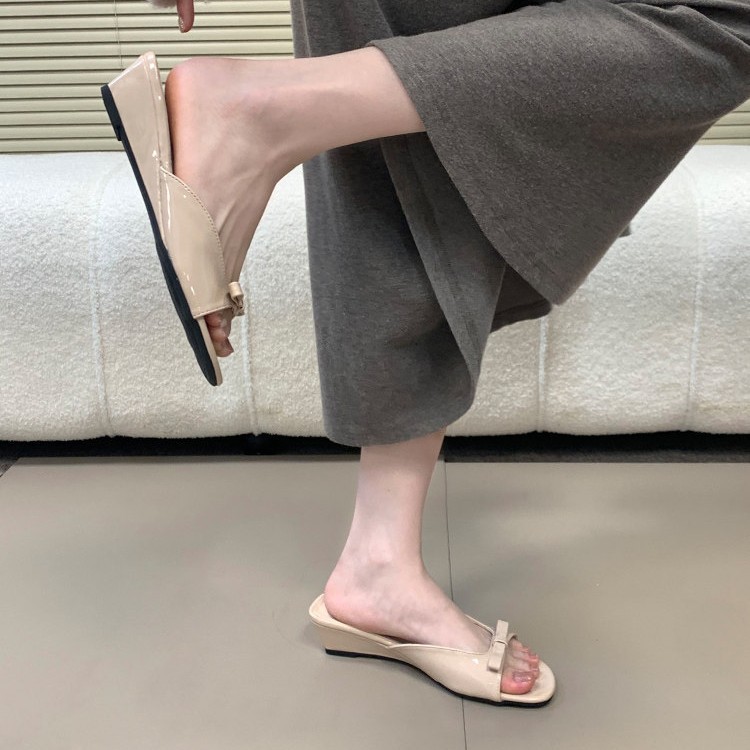 Klapki damskie na koturnie w k – Summer Light Clothing recenzja i cena